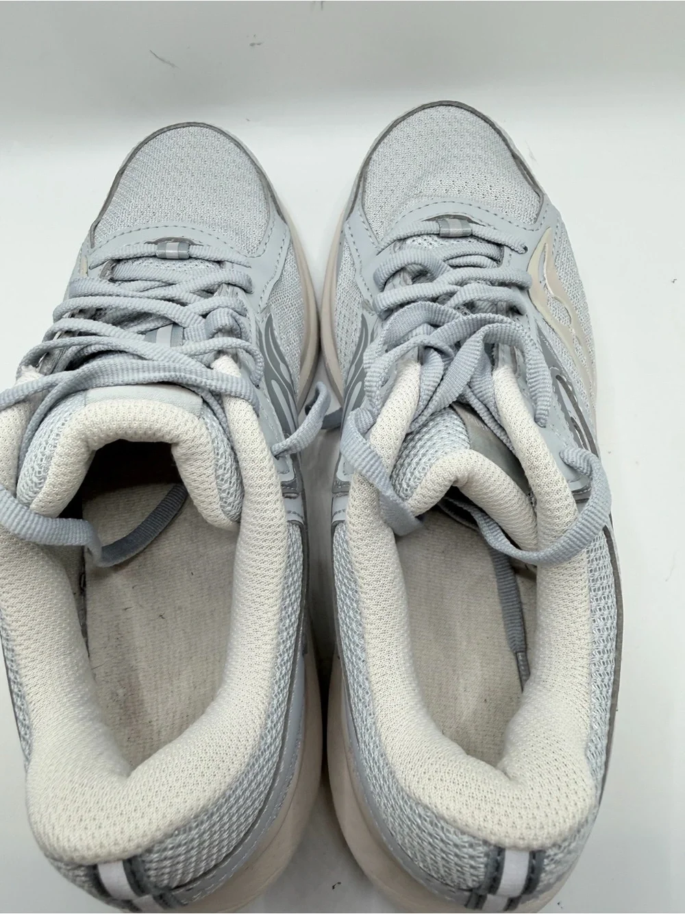Saucony Women's Light Gray Athletic Running Shoes